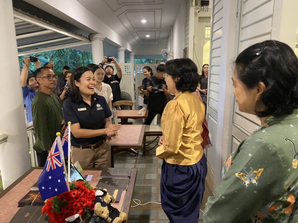 Hellfire Pass staff talked to Kanchanaburi Governor in a local tourism event